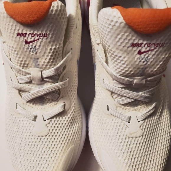 NWOT Nike shoes - Picture 4 of 6